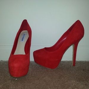 Steve Madden NIB red suede platform pumps